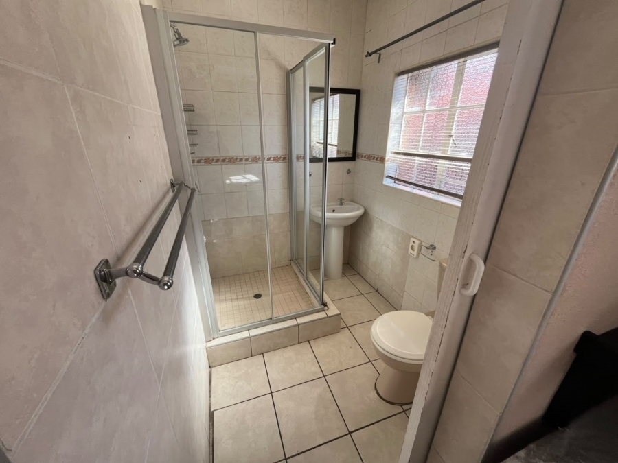 To Let 6 Bedroom Property for Rent in Bodorp North West